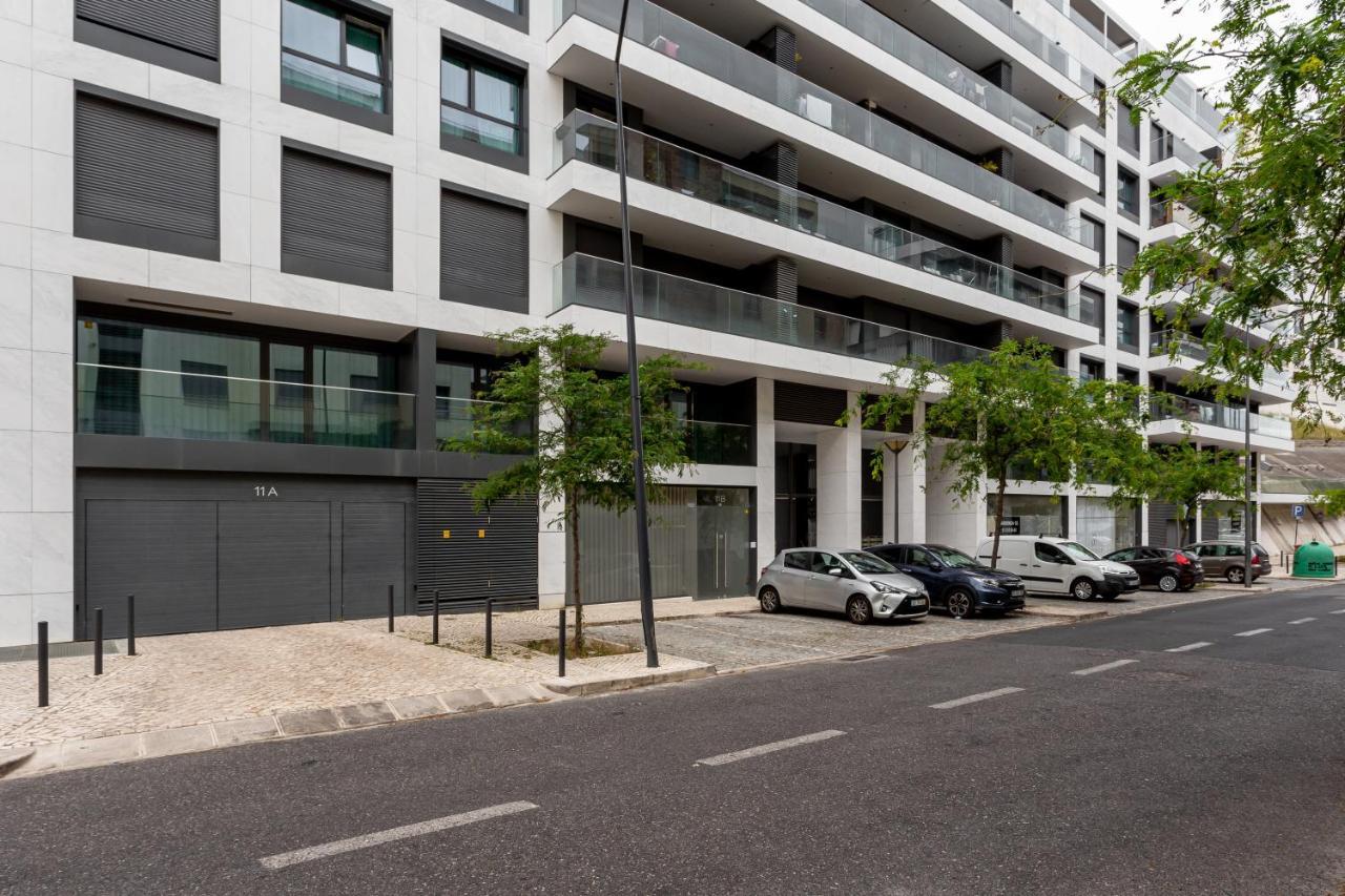 Lejlighed Modern 3br With Terrace In Benfica By Host For Us