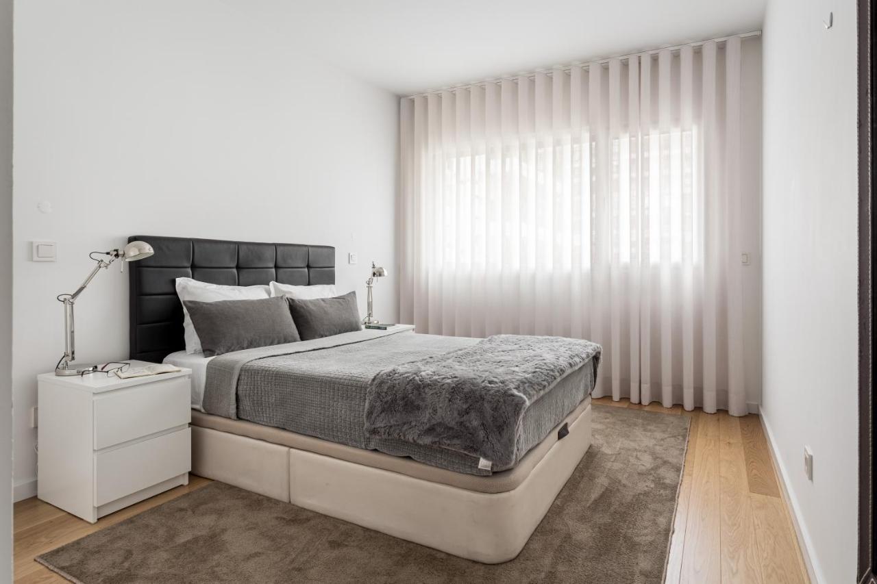 Apartamento Modern 3br With Terrace In Benfica By Host For Us *