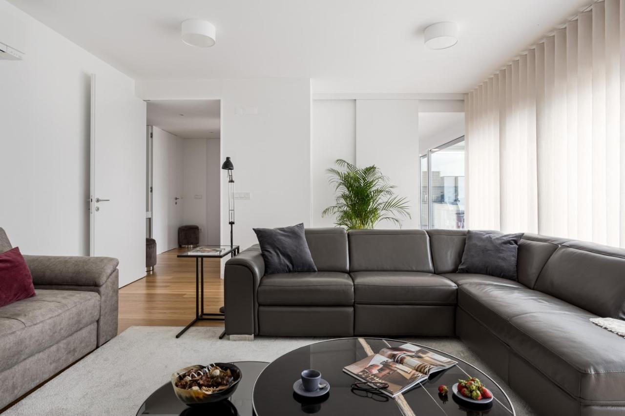 Apartamento Modern 3br With Terrace In Benfica By Host For Us